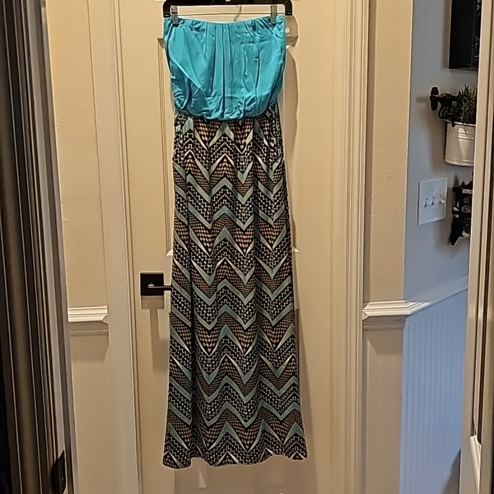 NWOT Strapless Maxi with Pockets